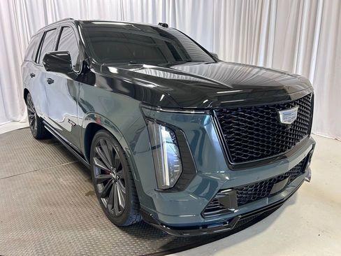 Used 2025 Cadillac Escalade V image 29