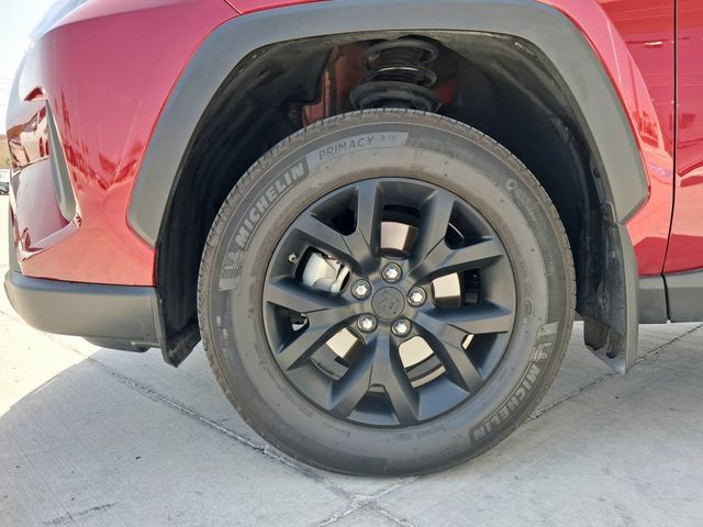 Used 2025 Toyota RAV4 LE FWD image 28