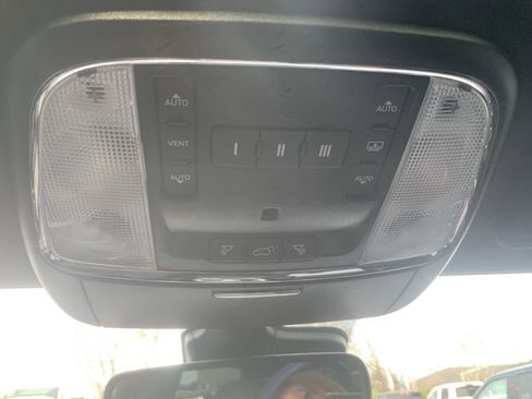 Used 2020 Jeep Grand Cherokee Overland image 24