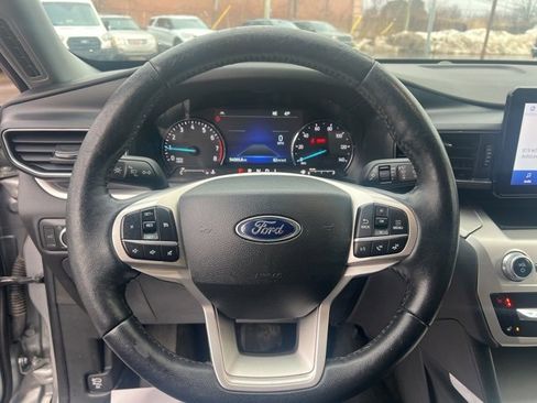 Used 2022 Ford Explorer XLT w/ Equipment Group 202A image 27