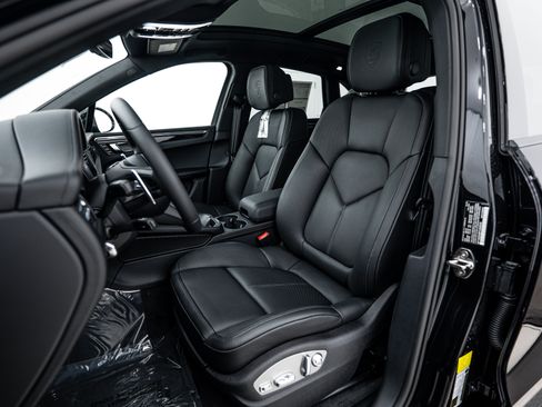 New 2026 Porsche Macan S image 5