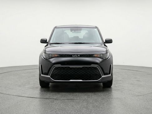 Used 2025 Kia Soul LX w/ LX Technology Package image 2