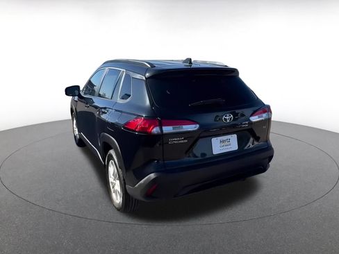 Used 2025 Toyota Corolla Cross LE image 11