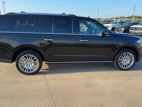 Used 2024 Ford Expedition Max Limited AWD/4WD image 2