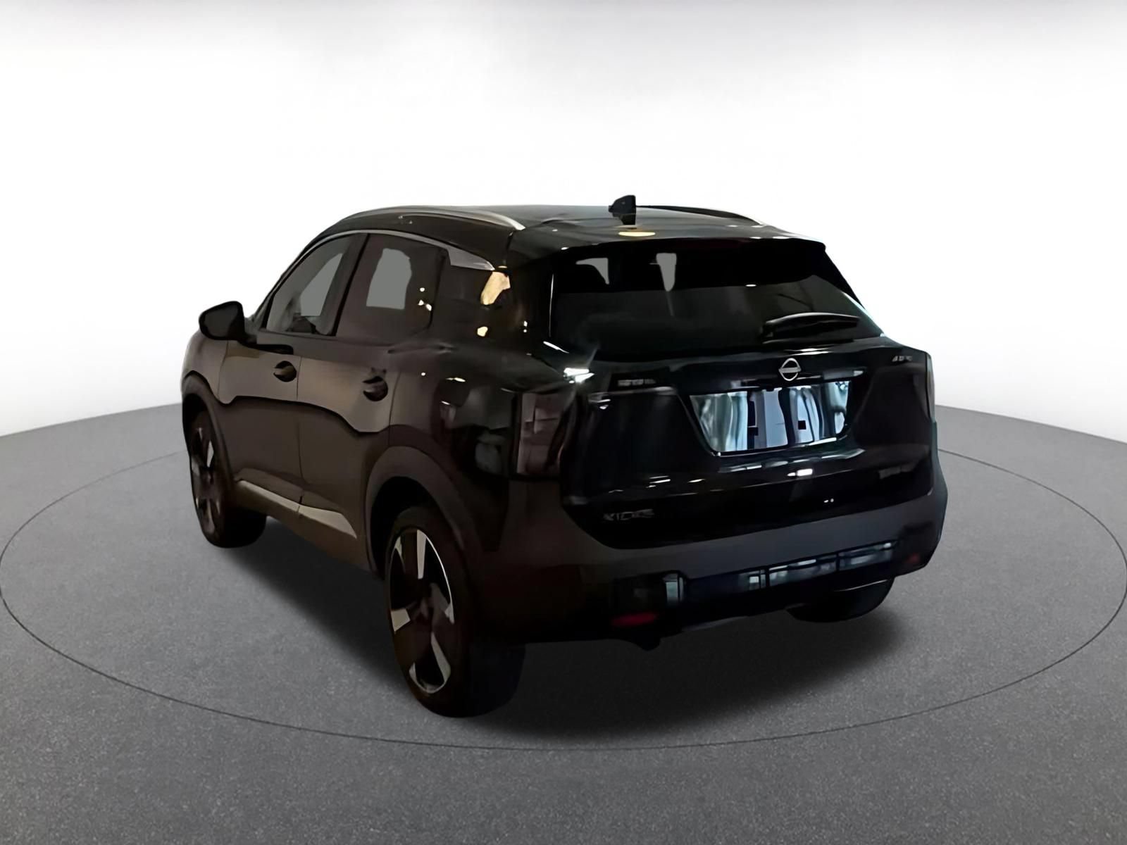 Used 2026 Nissan Kicks SR AWD/4WD image 4