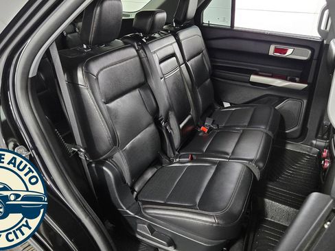 Used 2021 Ford Explorer Limited w/ Equipment Group 301A AWD/4WD image 36