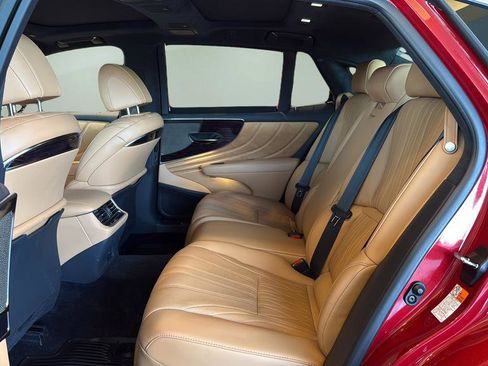 Certified 2025 Lexus LS 500 AWD w/ Luxury Package image 15