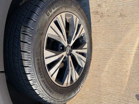 Used 2023 Nissan Rogue SV image 9