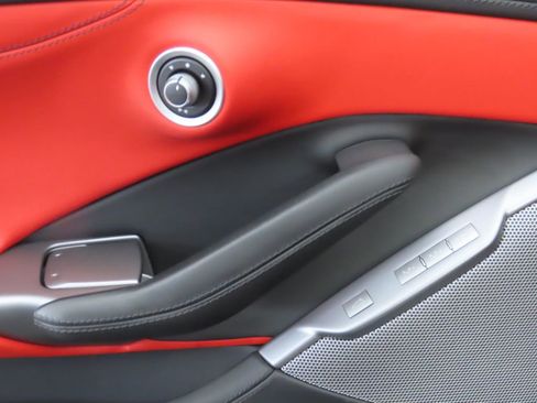 Used 2019 Ferrari Portofino image 31