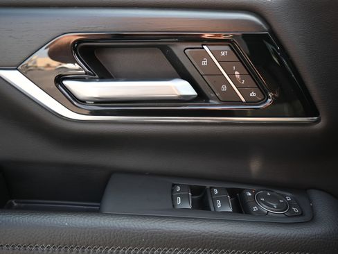 Used 2025 GMC Yukon Denali image 31