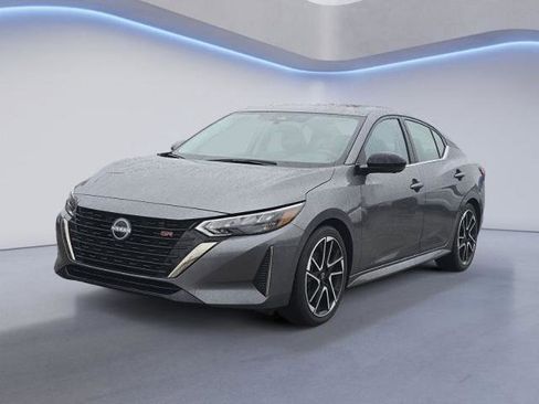 Used 2025 Nissan Sentra SR w/ SR Premium Package image 6