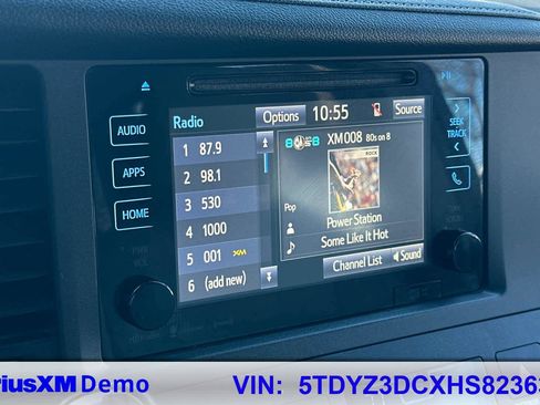 Used 2017 Toyota Sienna XLE Premium image 30