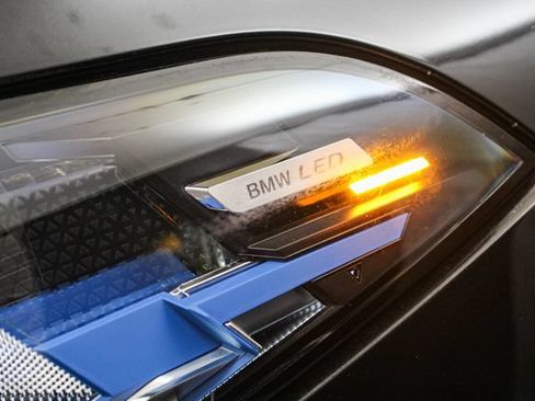 Used 2025 BMW X5 xDrive50e AWD/4WD image 14