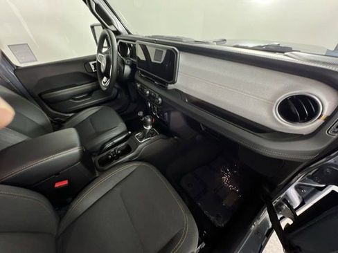Used 2025 Jeep Wrangler Unlimited Sahara w/ Safety Group AWD/4WD image 29