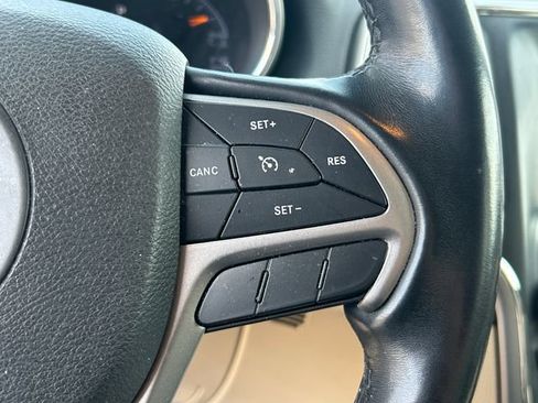 Used 2021 Jeep Grand Cherokee Laredo AWD/4WD image 19