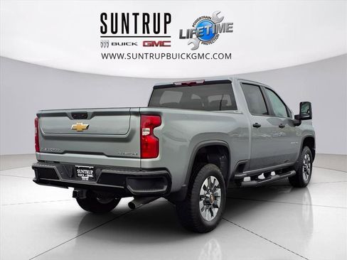 Used 2024 Chevrolet Silverado 2500 Custom w/ Custom Value Package image 4