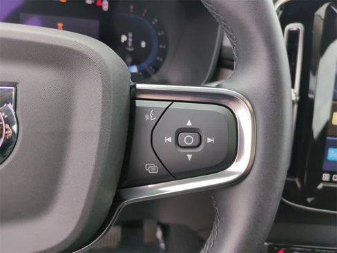 Used 2023 Volvo XC40 B5 Core w/ Convenience Package image 16