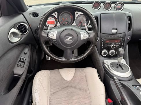 Used 2011 Nissan 370Z Touring RWD image 33