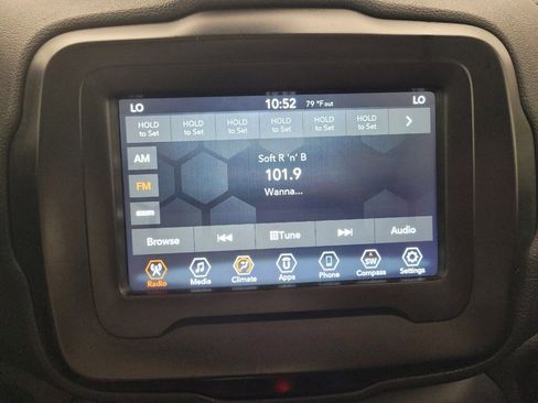 Used 2021 Jeep Renegade Latitude FWD image 25
