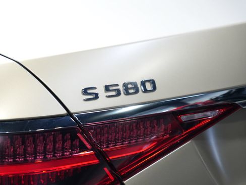 Used 2023 Mercedes-Benz S 580 4MATIC Sedan image 20