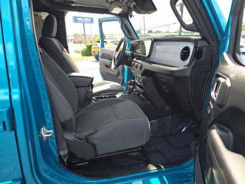 Used 2024 Jeep Wrangler Unlimited w/ Convenience Group AWD/4WD image 35