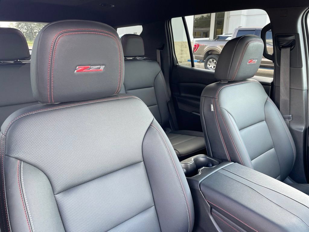 Used 2024 Chevrolet Traverse Z71 w/ LPO, Floor Liner Package AWD/4WD image 37
