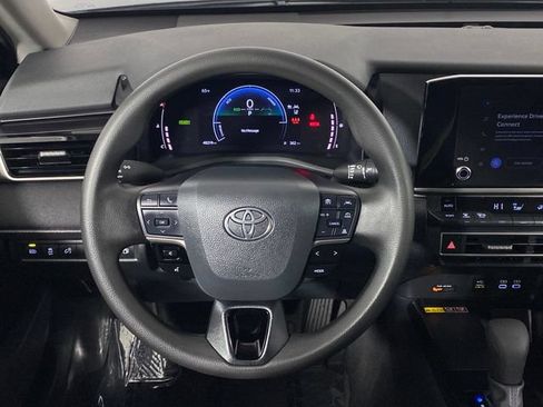 Used 2025 Toyota Camry LE FWD image 18