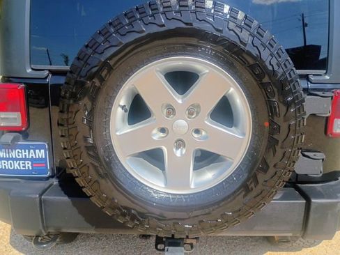 Used 2015 Jeep Wrangler Unlimited Sport w/ Quick Order Package 24S AWD/4WD image 17