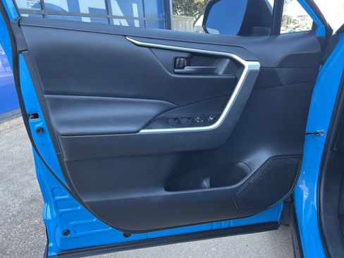 Used 2021 Toyota RAV4 LE image 24