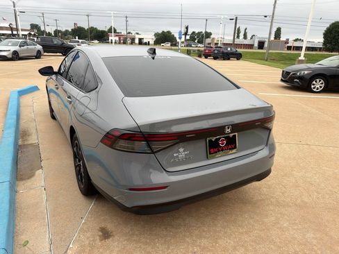 Used 2025 Honda Accord SE image 9