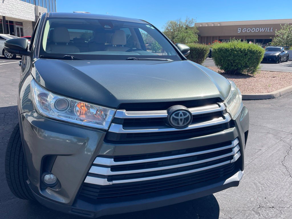 Used 2017 Toyota Highlander Plus FWD image 8