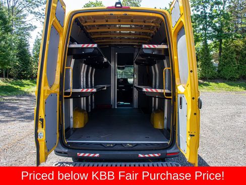 Used 2021 Mercedes-Benz Sprinter 2500 image 16