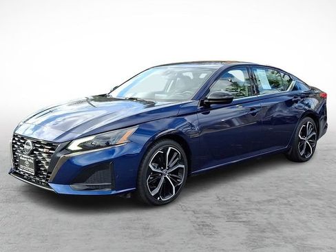 Used 2023 Nissan Altima 2.5 SR image 3