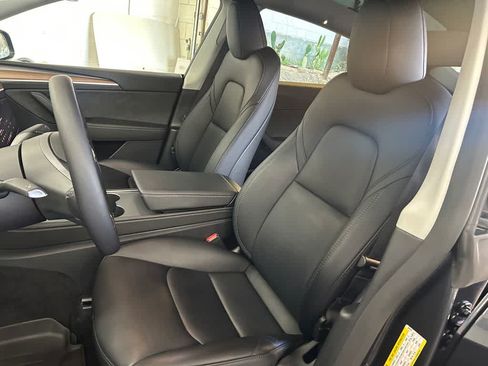 Used 2024 Tesla Model Y Long Range RWD image 12