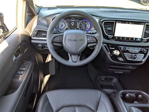 New 2026 Chrysler Pacifica Select image 25
