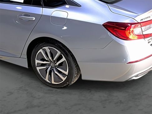 Used 2019 Honda Accord Hybrid image 9
