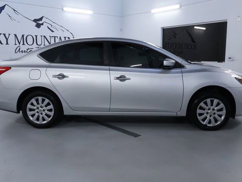 Used 2017 Nissan Sentra SV image 8