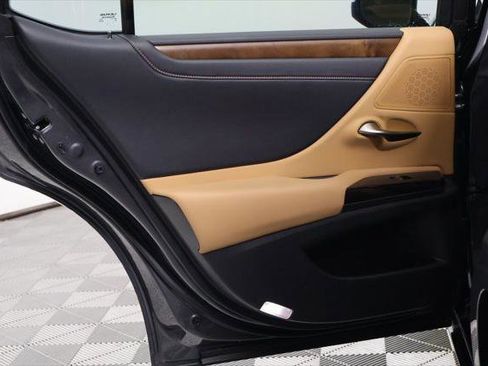 Certified 2025 Lexus ES 300h w/ Premium Package image 13