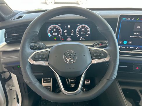 New 2026 Volkswagen Tiguan SE R-Line image 17