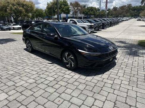Used 2025 Hyundai Elantra SEL FWD image 16