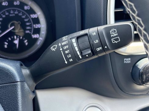 Used 2020 Hyundai Venue FWD image 26