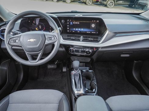 Certified 2024 Chevrolet Trax LT FWD image 10