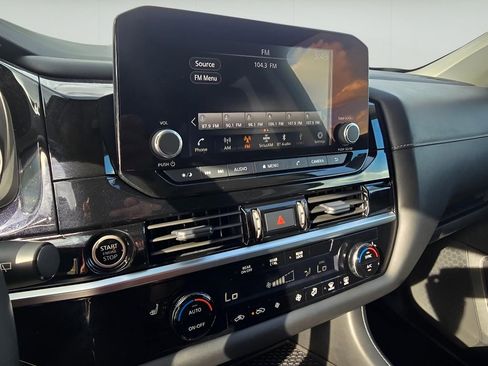 Used 2024 Nissan Pathfinder SV image 21