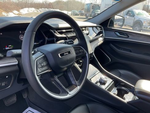 Used 2023 Jeep Grand Cherokee 4WD 4xe image 16