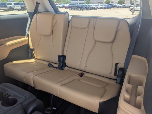 Used 2022 Kia Carnival LX FWD image 14