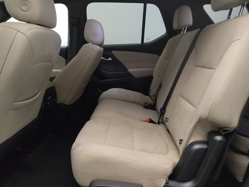 Used 2022 Chevrolet Traverse LS image 18