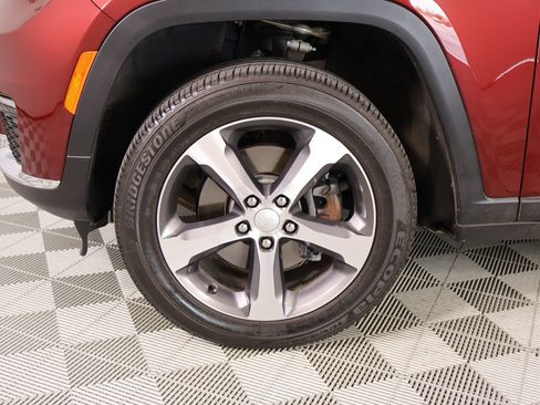 Used 2023 Jeep Grand Cherokee L Limited AWD/4WD image 19