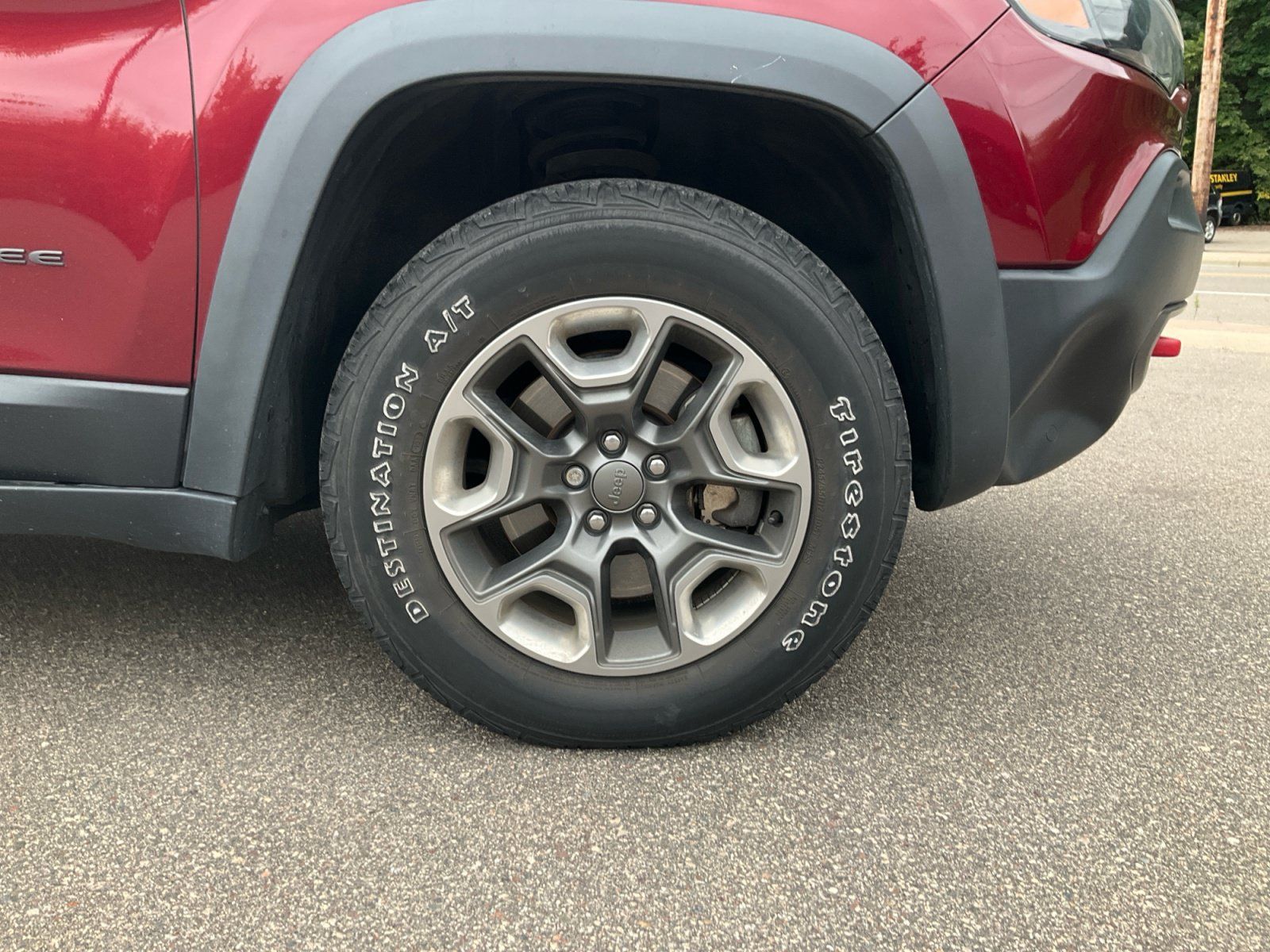 Used 2019 Jeep Cherokee Trailhawk AWD/4WD image 18