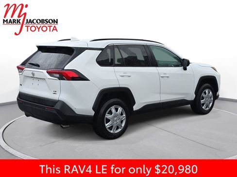 Used 2021 Toyota RAV4 LE image 9