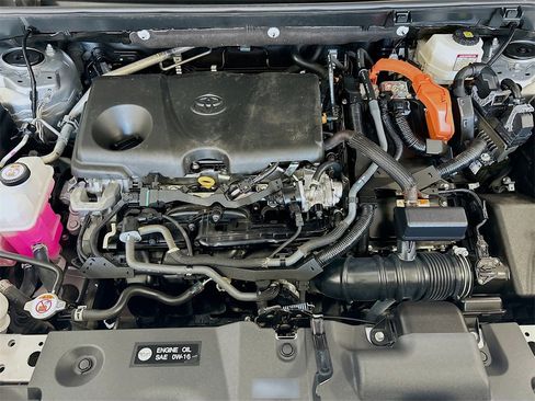 Used 2023 Toyota RAV4 SE image 28